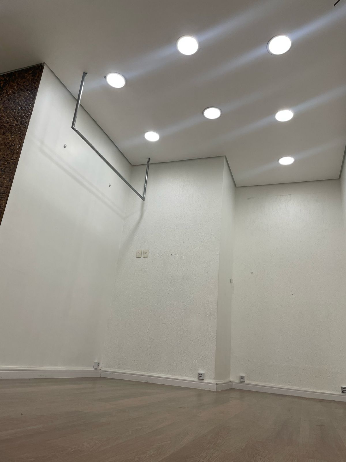 LUC 202 - LOJA 29,50 M² no 2º  PISO